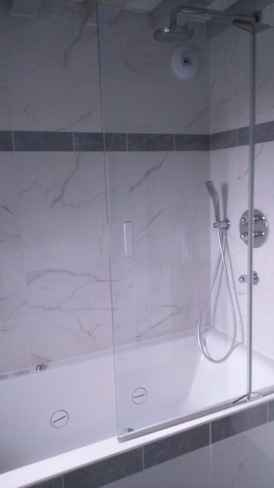 Double Room (Jean-de-Julienne) | Bathroom | Free toiletries, towels