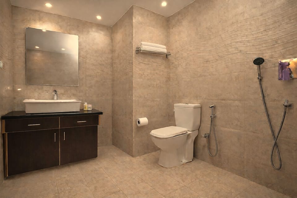 Deluxe Double or Twin Room | Bathroom | Shower, slippers, bidet, towels