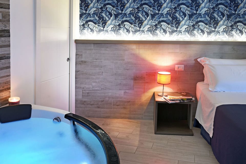 Suite, Hot Tub | Jetted tub