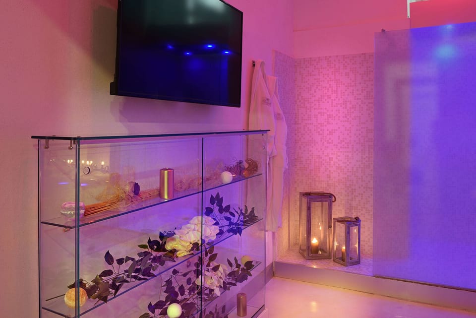 Couples treatment rooms, hot tub, steam room, massages