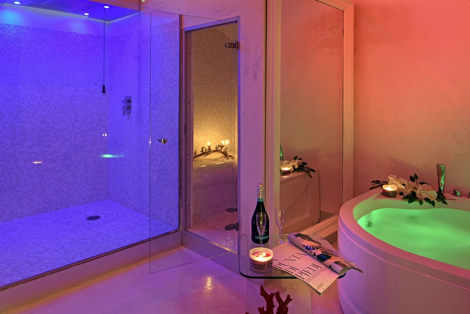 Couples treatment rooms, hot tub, steam room, massages