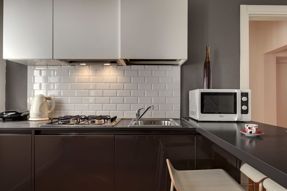 Apartment, 2 Bedrooms | Microwave