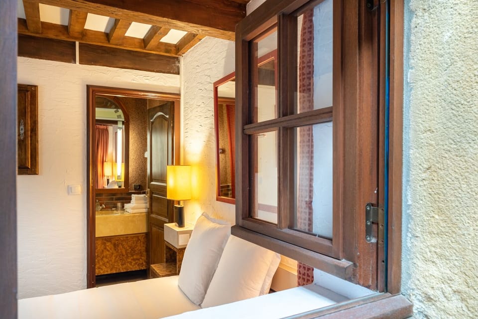 Bathtub, free toiletries, hair dryer, towels