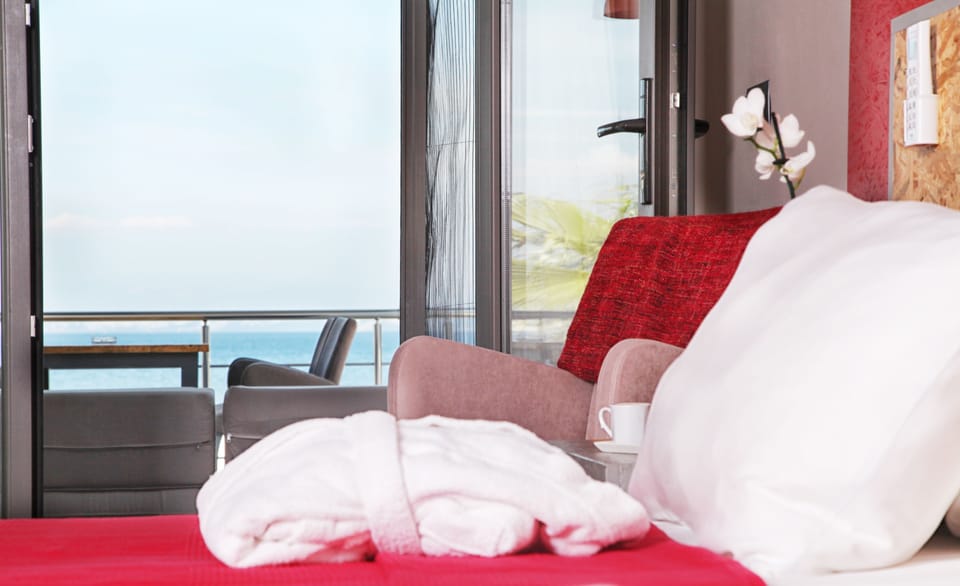 Double Room | Minibar, desk, iron/ironing board, free WiFi
