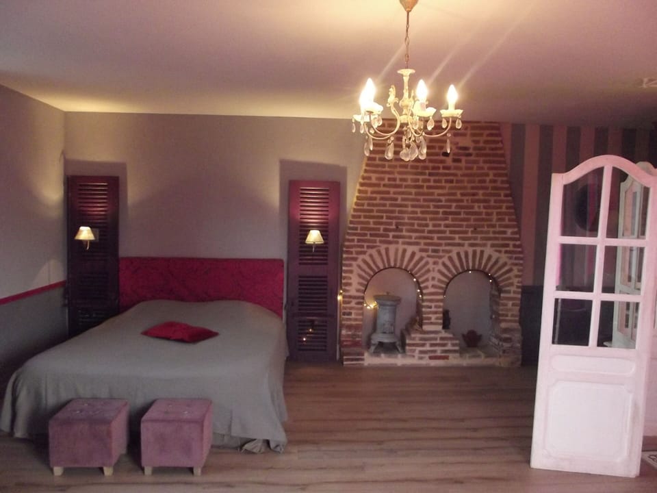 Suite, Private Bathroom, Garden View (Romance) | Free WiFi, bed sheets