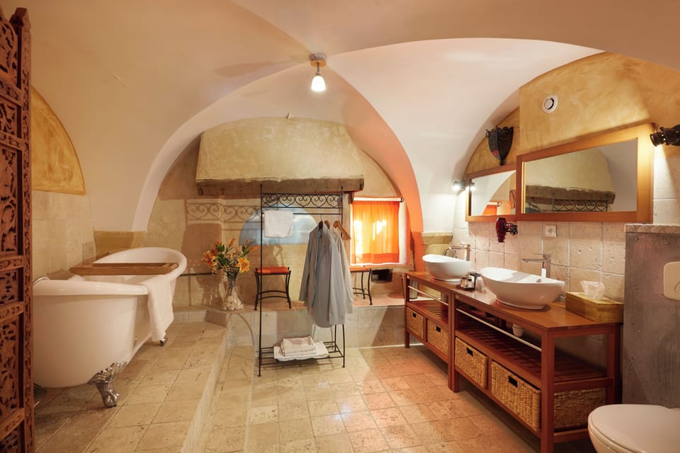 Luxury Double Room (Les Orangers) | Bathroom | Free toiletries, hair dryer, bathrobes, towels