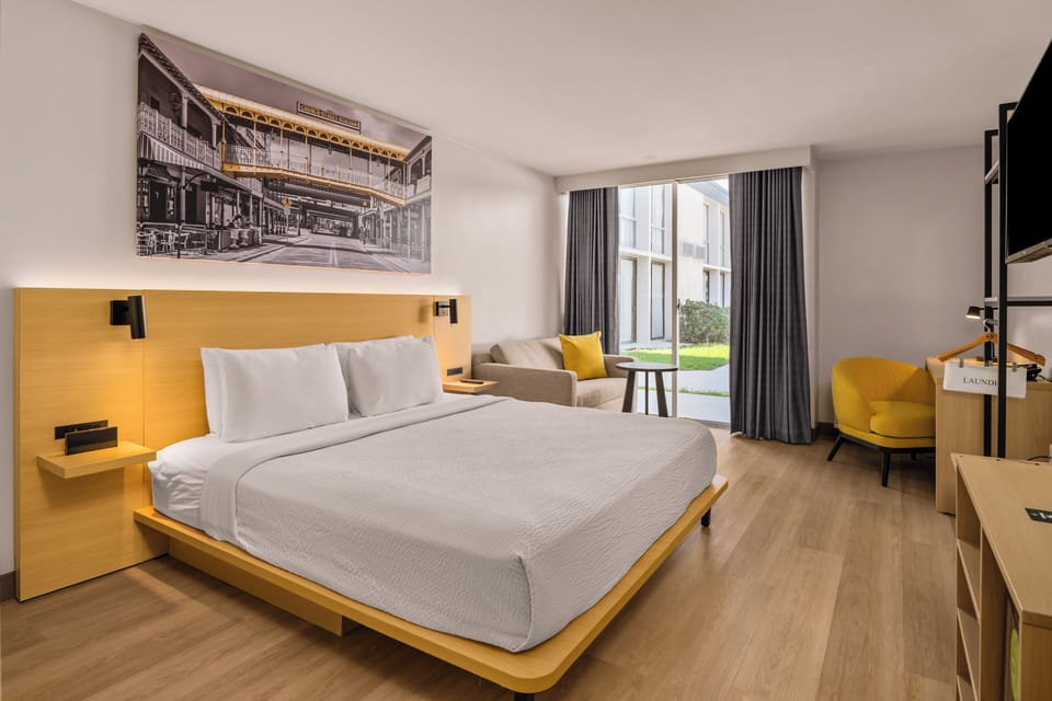 One King Bed, Mobility/Hearing Handicap Room, Roll-In Shower, Non-Smoking | Terrace/patio