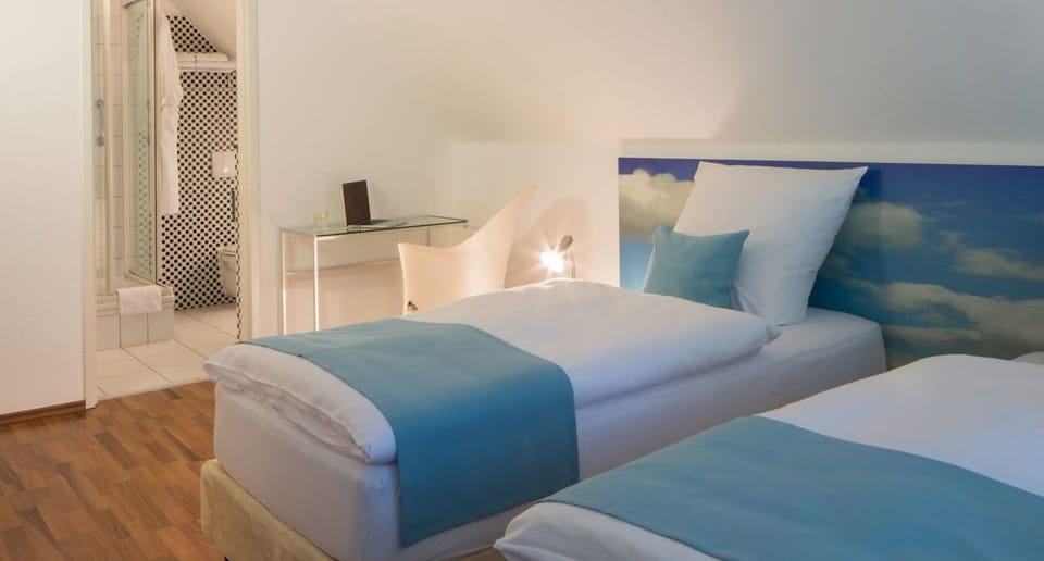 In-room safe, cribs/infant beds, rollaway beds, bed sheets