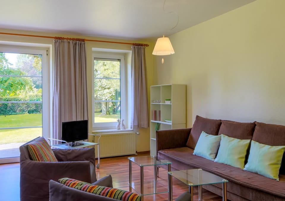 Suite | Living room | Flat-screen TV