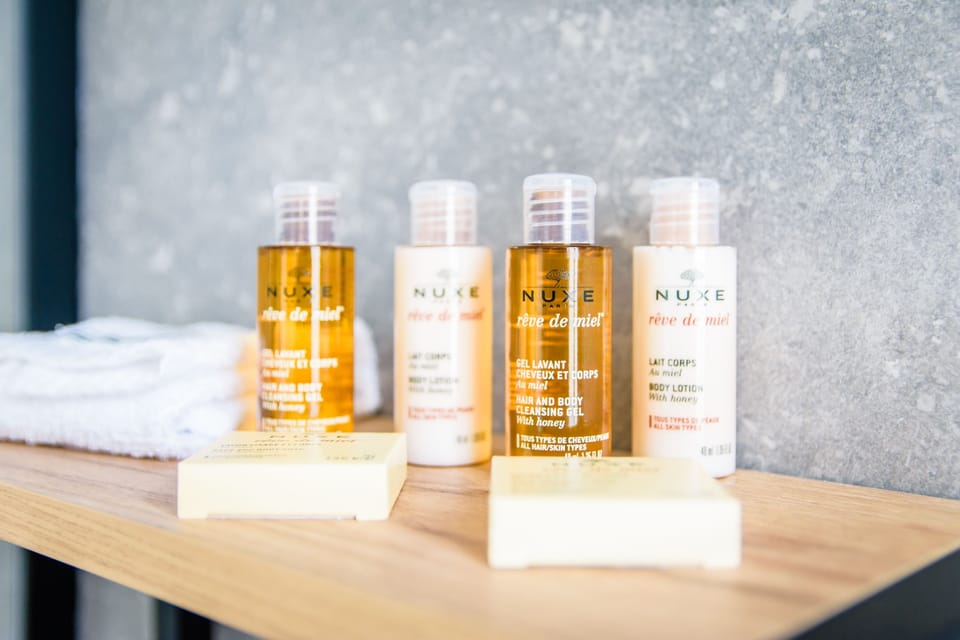 Deluxe Double Room, Balcony (Ray Eames) | Bathroom amenities | Designer toiletries, hair dryer, bathrobes, towels
