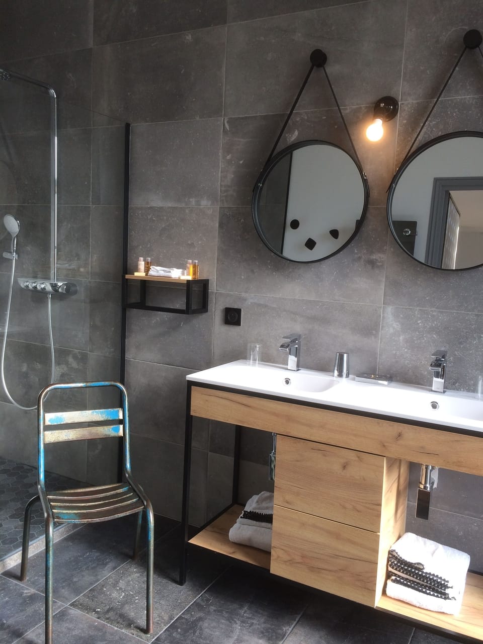 Deluxe Double Room, Balcony (Ray Eames) | Bathroom | Designer toiletries, hair dryer, bathrobes, towels