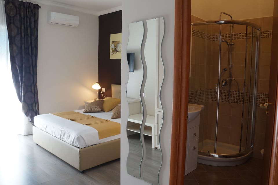 Deluxe Double Room, Balcony | 1 bedroom, premium bedding, in-room safe, individually furnished