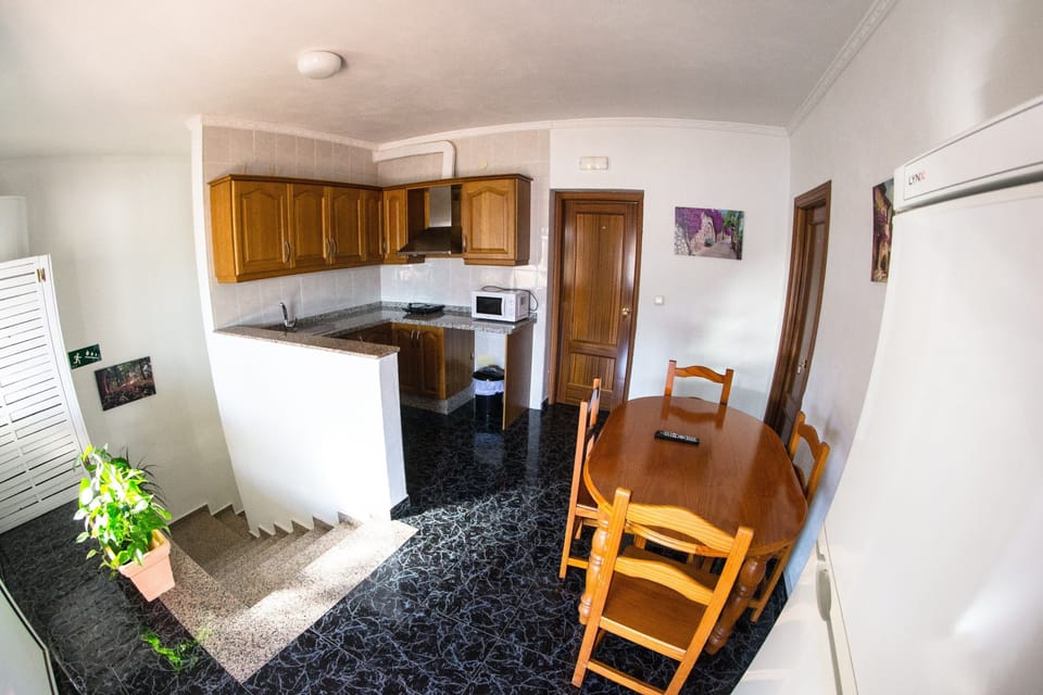 Apartment, 2 Bedrooms | Private kitchen