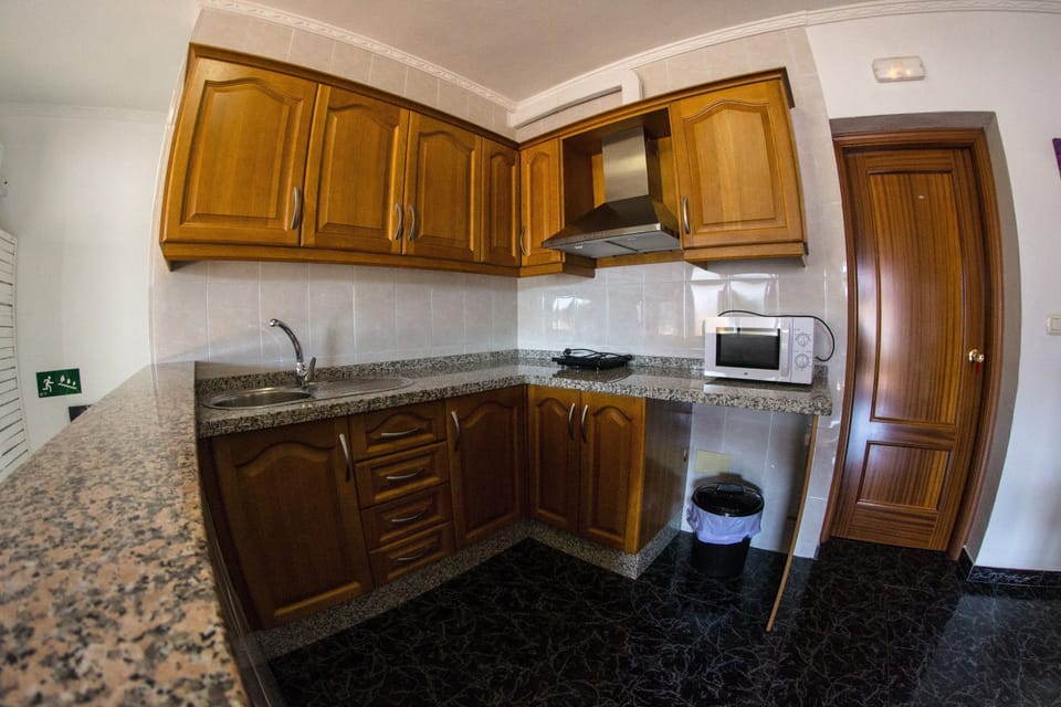 Apartment, 2 Bedrooms | Private kitchen