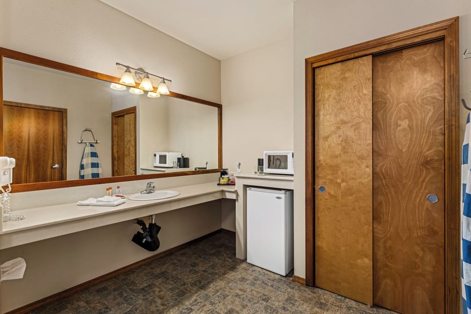 Traditional Double Room, 2 Queen Beds, Mobility Accessible | Living area | 36-inch flat-screen TV with cable channels, TV, DVD player