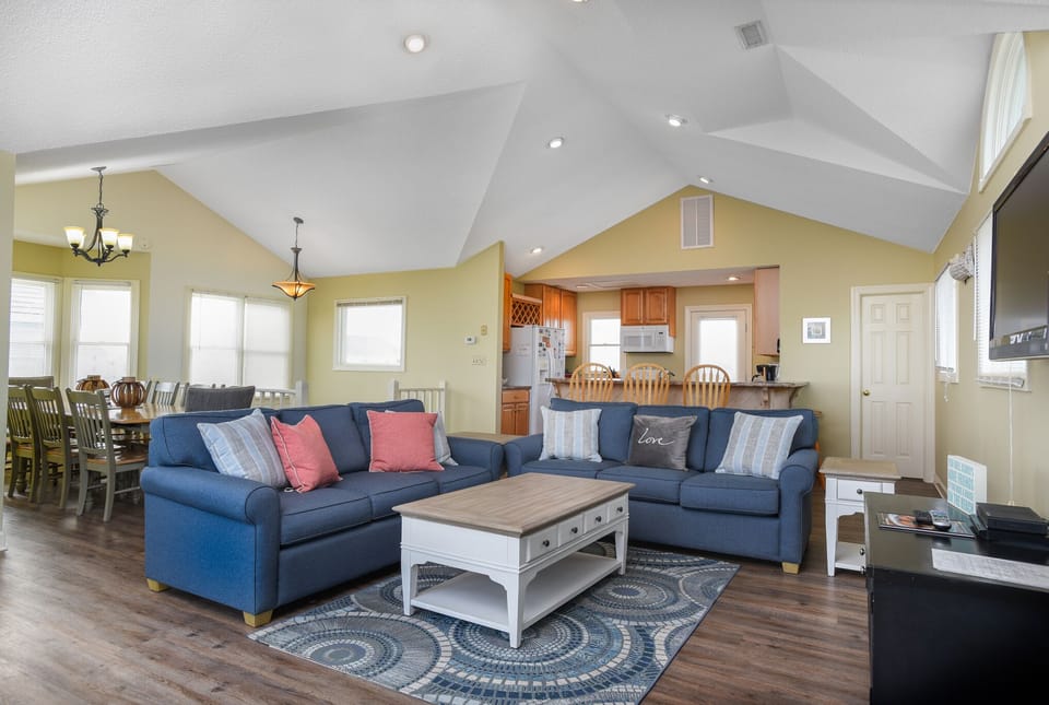 SS61: Dolphin Waves l Top Level Living - Fireplace Not Available for Guest Use