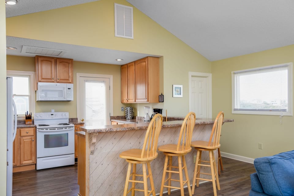 SS61: Dolphin Waves l Top Level Kitchen