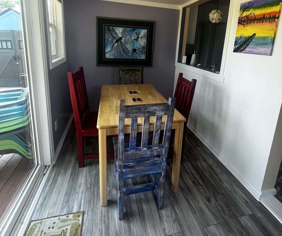 Dining area. - Dining area.