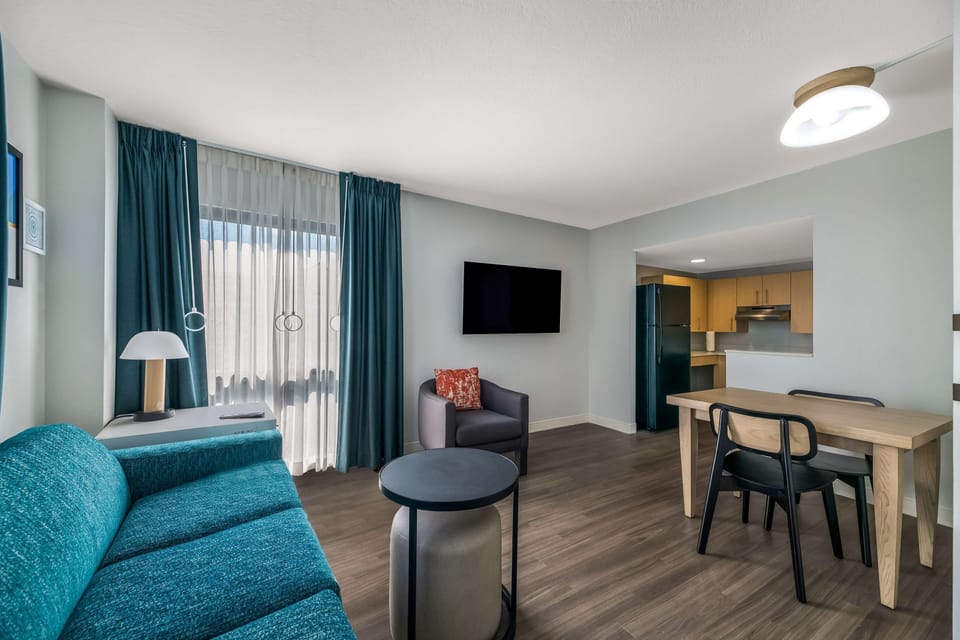 1 bedroom, Egyptian cotton sheets, premium bedding, pillowtop beds