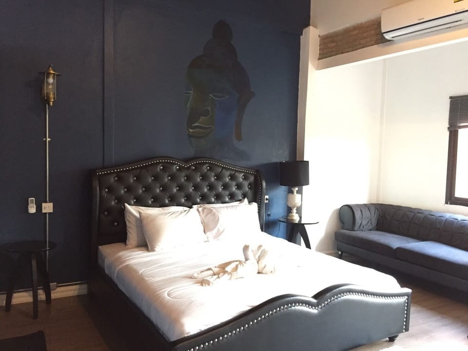 Junior Suite | Minibar, laptop workspace, blackout drapes, soundproofing