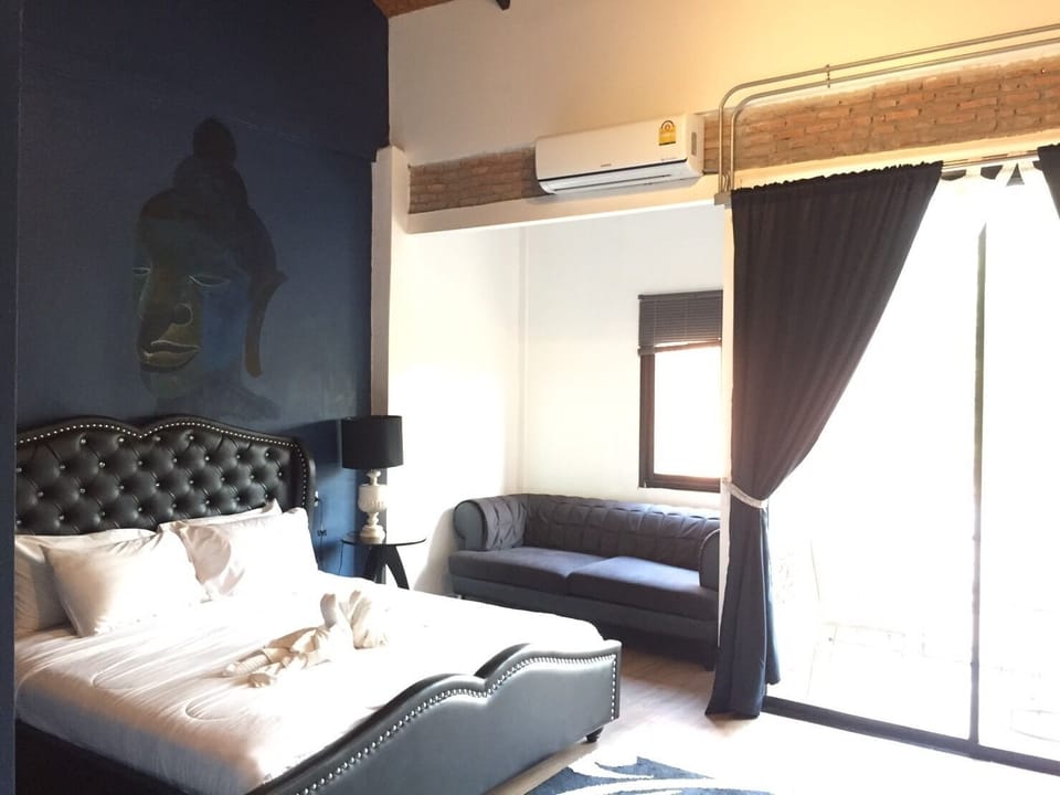 Junior Suite | Minibar, laptop workspace, blackout drapes, soundproofing
