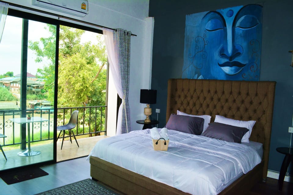Deluxe Double Room | Minibar, laptop workspace, blackout drapes, soundproofing