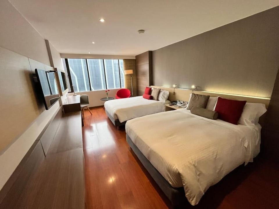 Superior Twin Room | In-room safe, desk, laptop workspace, blackout drapes