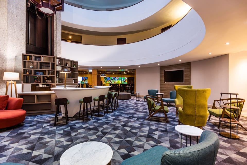 2 bars/lounges, gastropub