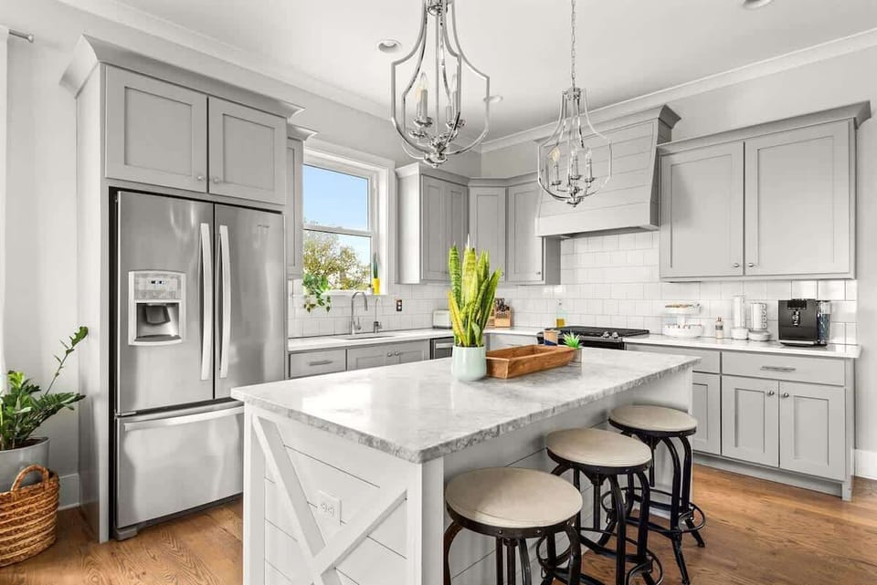 Modern FULLY stocked kitchen with Gas Stove