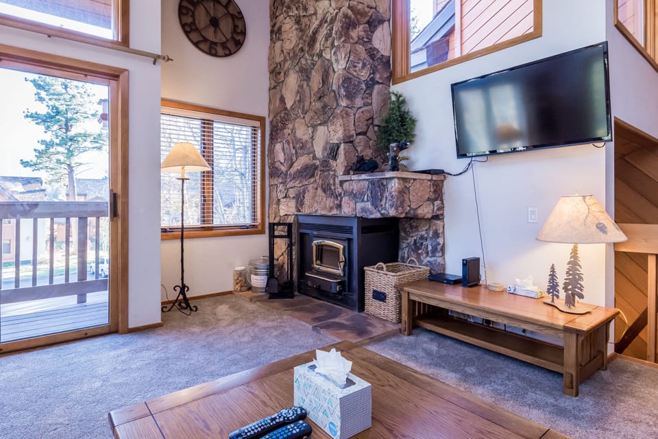 Living Room / Wood Burning Fireplace / Flat Screen TV / Deck