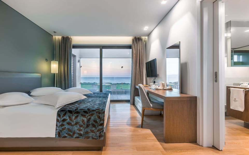 Presidential Maisonette Sea Front with Private Pool | Minibar, in-room safe, desk, blackout drapes