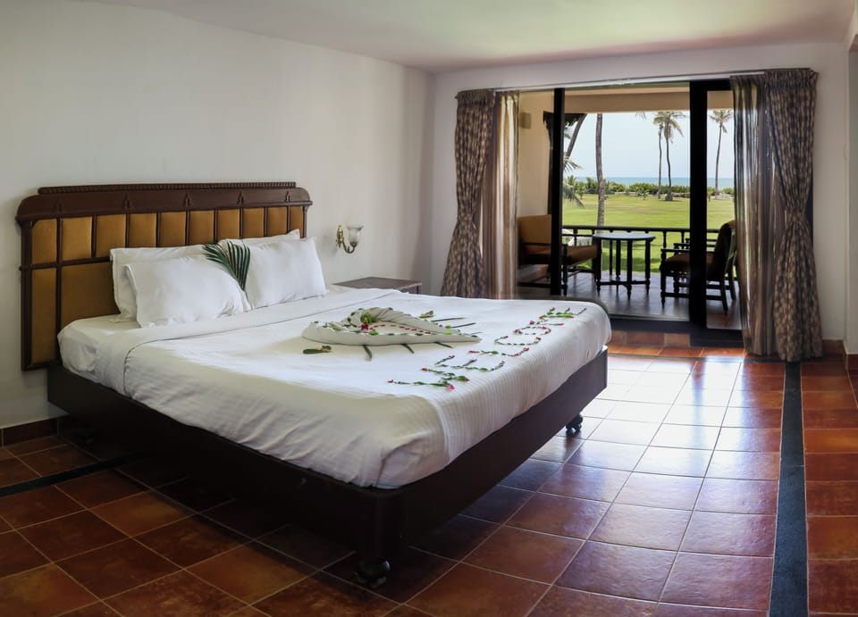 Villa, Sea View | Pillowtop beds, in-room safe, desk, blackout drapes