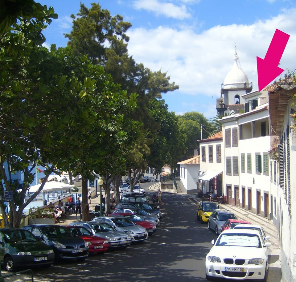 perfect location in the old town near the sea