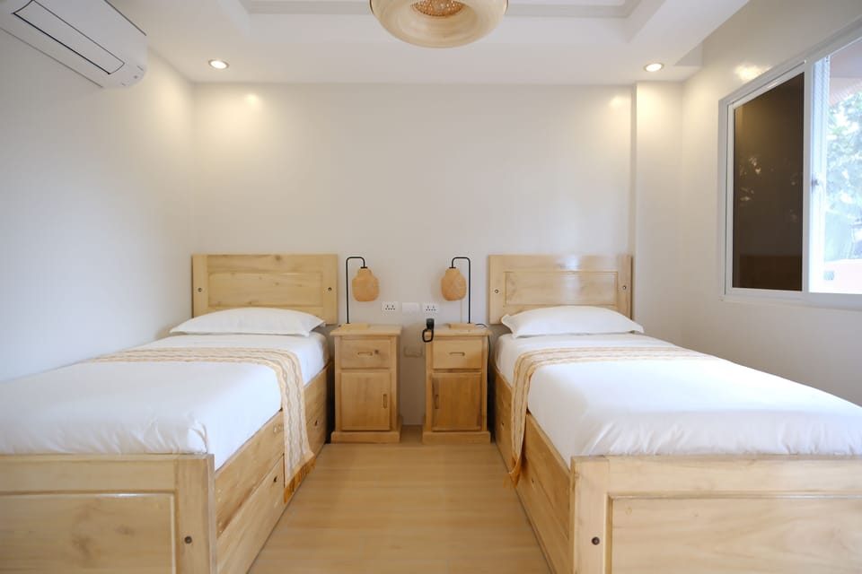 Twin Room | Minibar, desk, blackout drapes, WiFi (free)