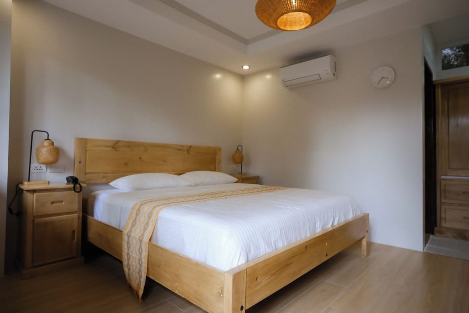 Double Room | Minibar, desk, blackout drapes, WiFi (free)