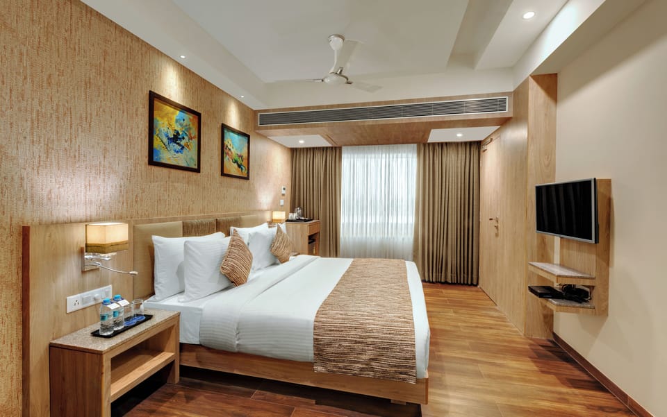 Suite | Premium bedding, minibar, in-room safe, desk