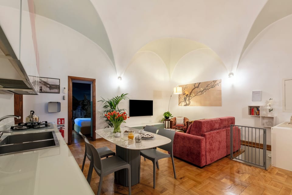Apartment | Living room | Flat-screen TV, DVD player, iPod dock