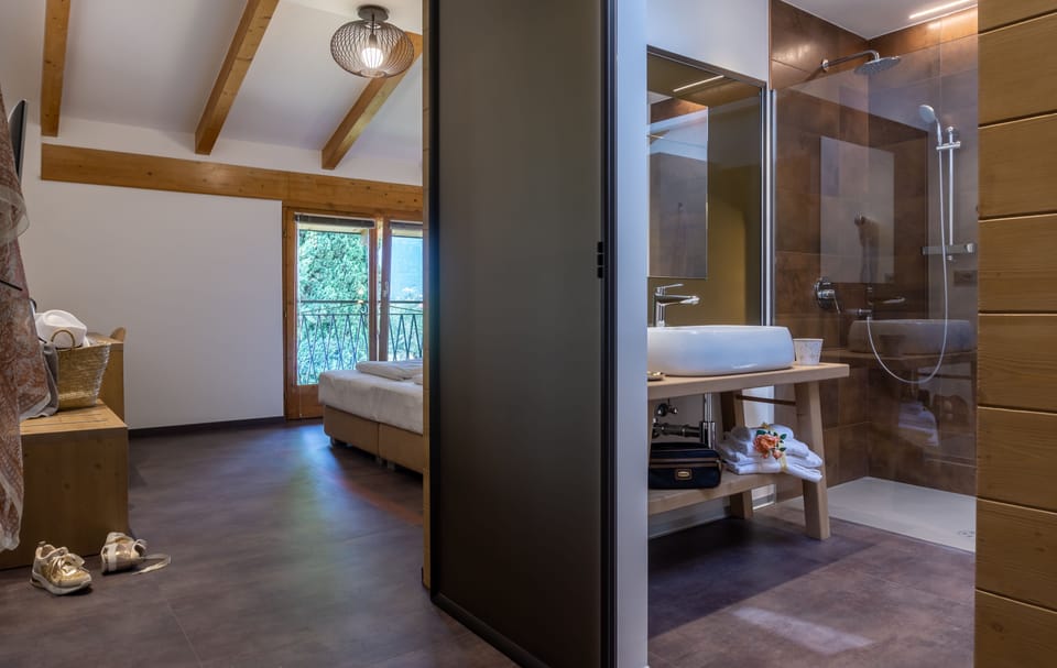 Basic Double Room, 2 Twin Beds | Premium bedding, down comforters, minibar, in-room safe