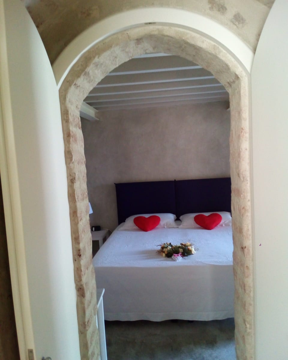 Triple Room | Egyptian cotton sheets, premium bedding, desk, soundproofing