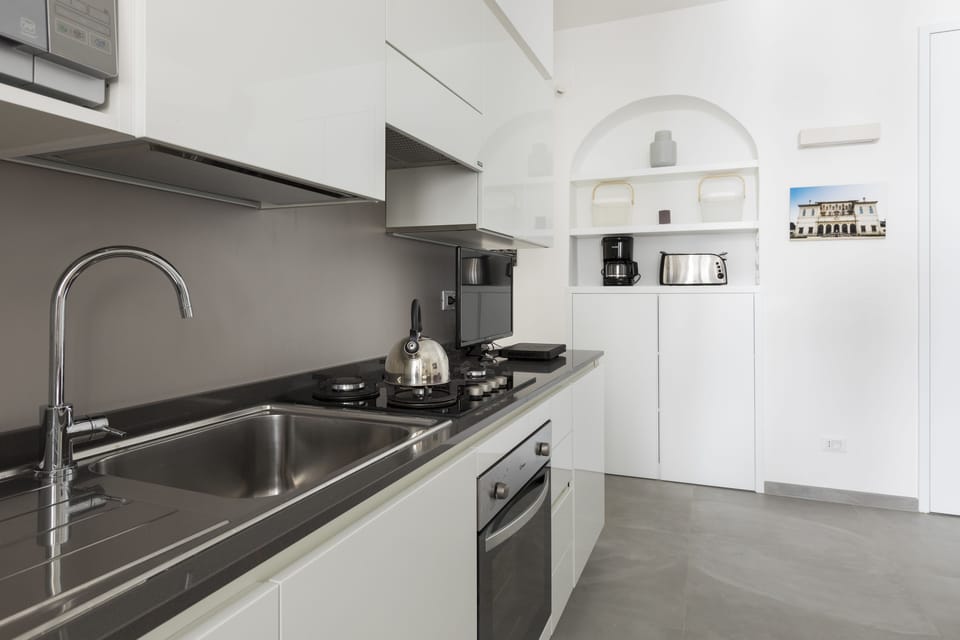 Apartment, 3 Bedrooms | Private kitchen | Full-size fridge, microwave, oven, stovetop