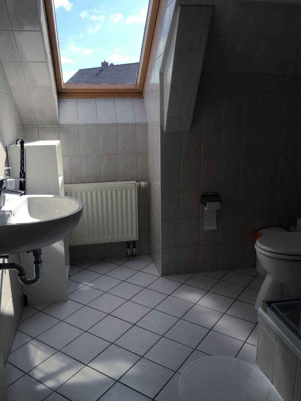 Family Double Room, 3 Bedrooms, Non Smoking, Shared Bathroom | Bathroom | Shower, hair dryer, towels