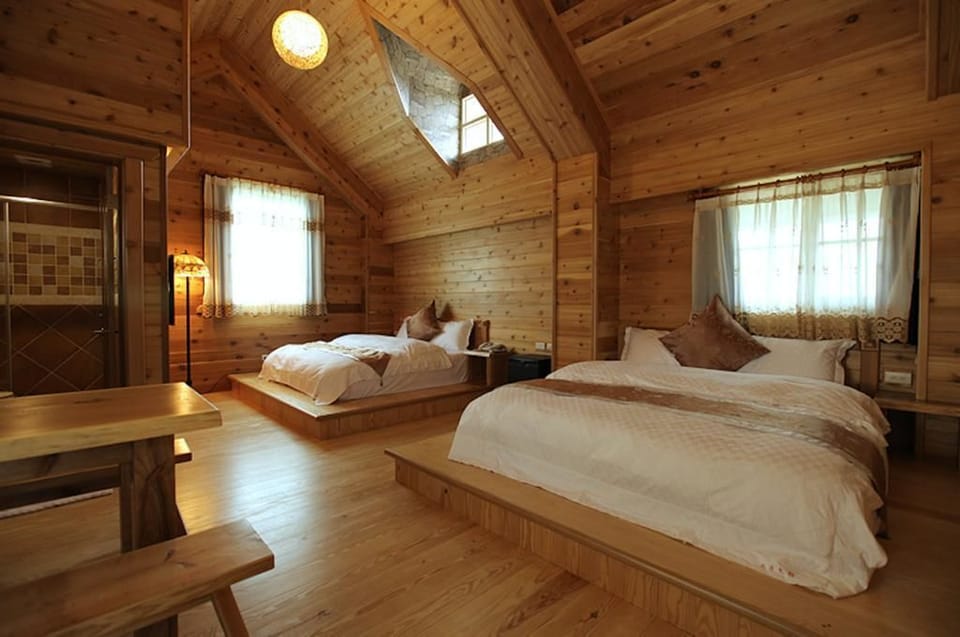 Castle Quadruple Room (302) | Desk, soundproofing, rollaway beds, free WiFi