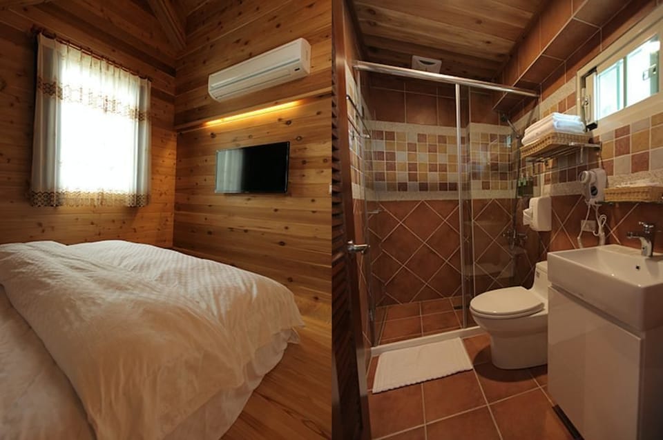 Castle Double Room (301) | Bathroom | Shower, free toiletries, slippers, towels