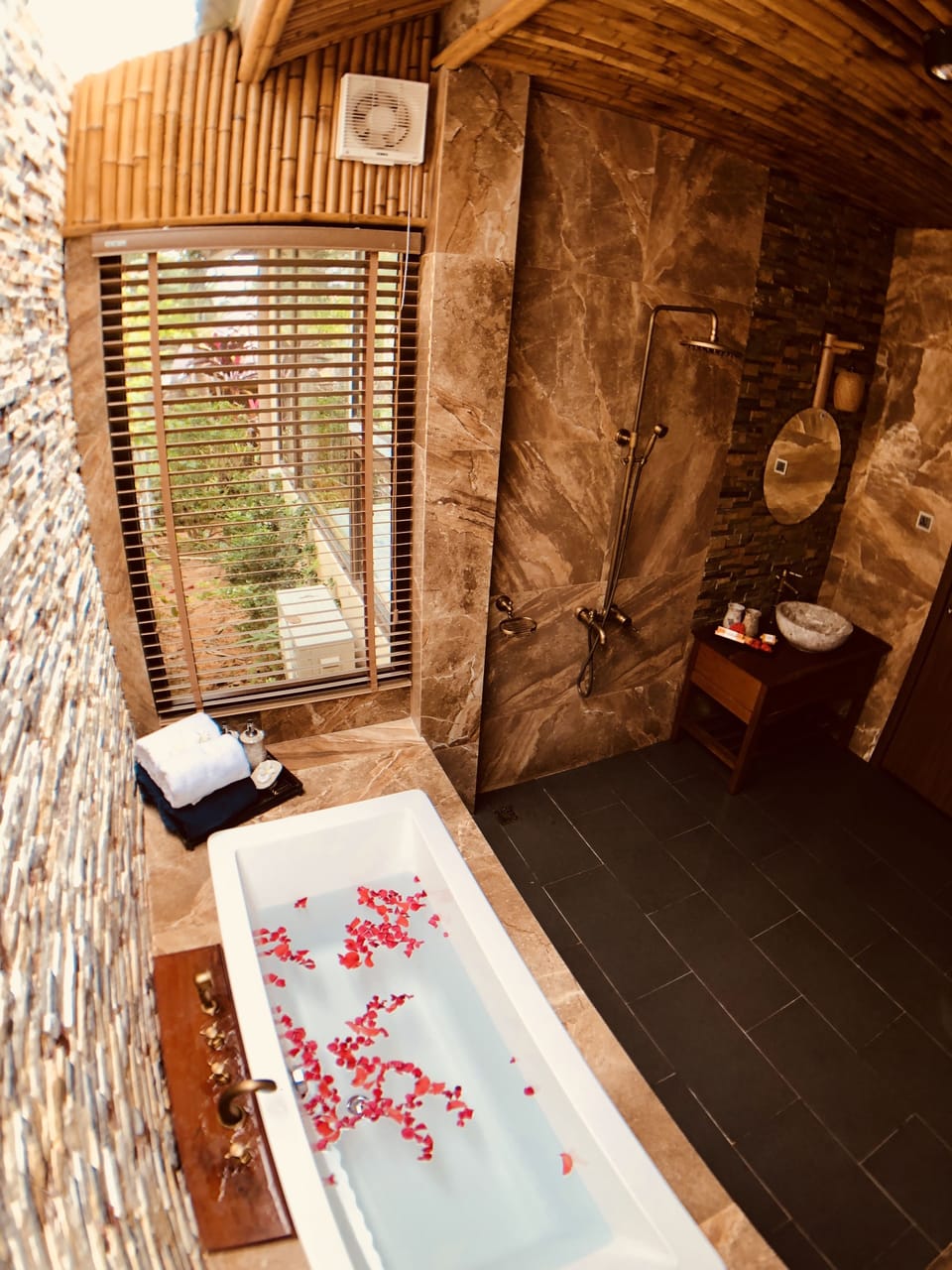 Separate tub and shower, free toiletries, hair dryer, slippers