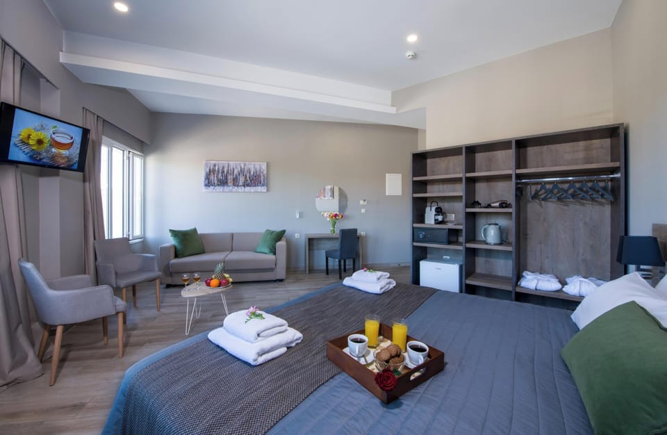 Superior Studio Suite | In-room safe, blackout drapes, soundproofing, iron/ironing board