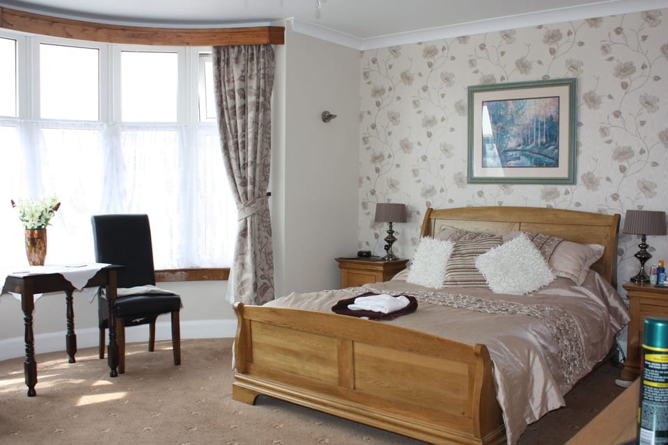 Superior Double Room, 1 King Bed | In-room safe, desk, iron/ironing board, bed sheets