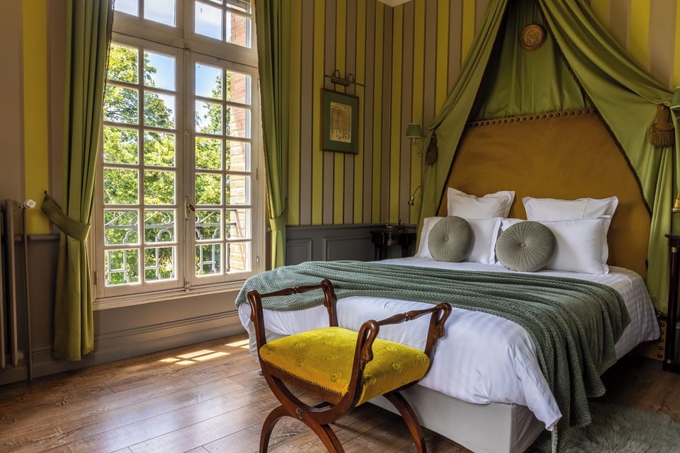 Deluxe Double Room, 1 Queen Bed, Balcony, Pool View (Emilio) | Premium bedding, pillowtop beds, desk, laptop workspace