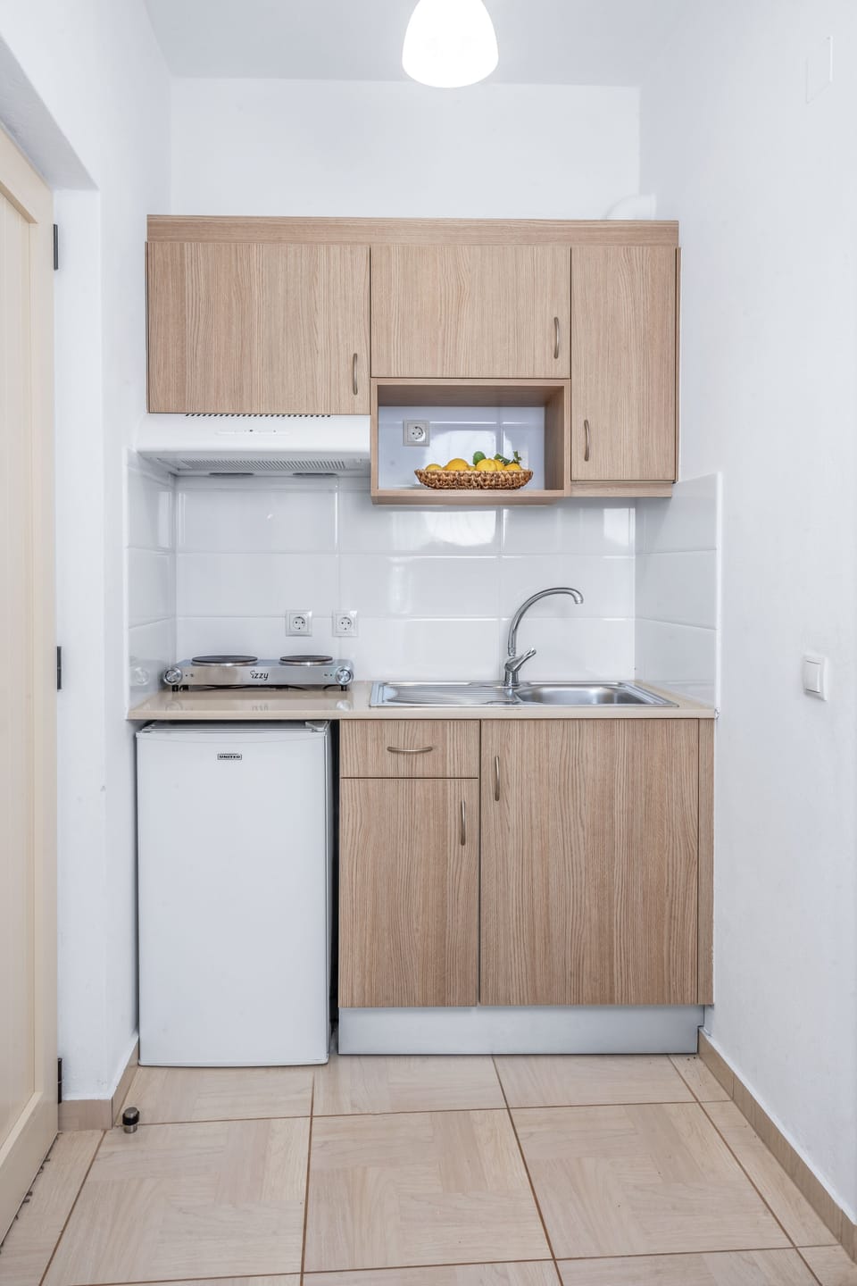 Fridge, stovetop, electric kettle, toaster