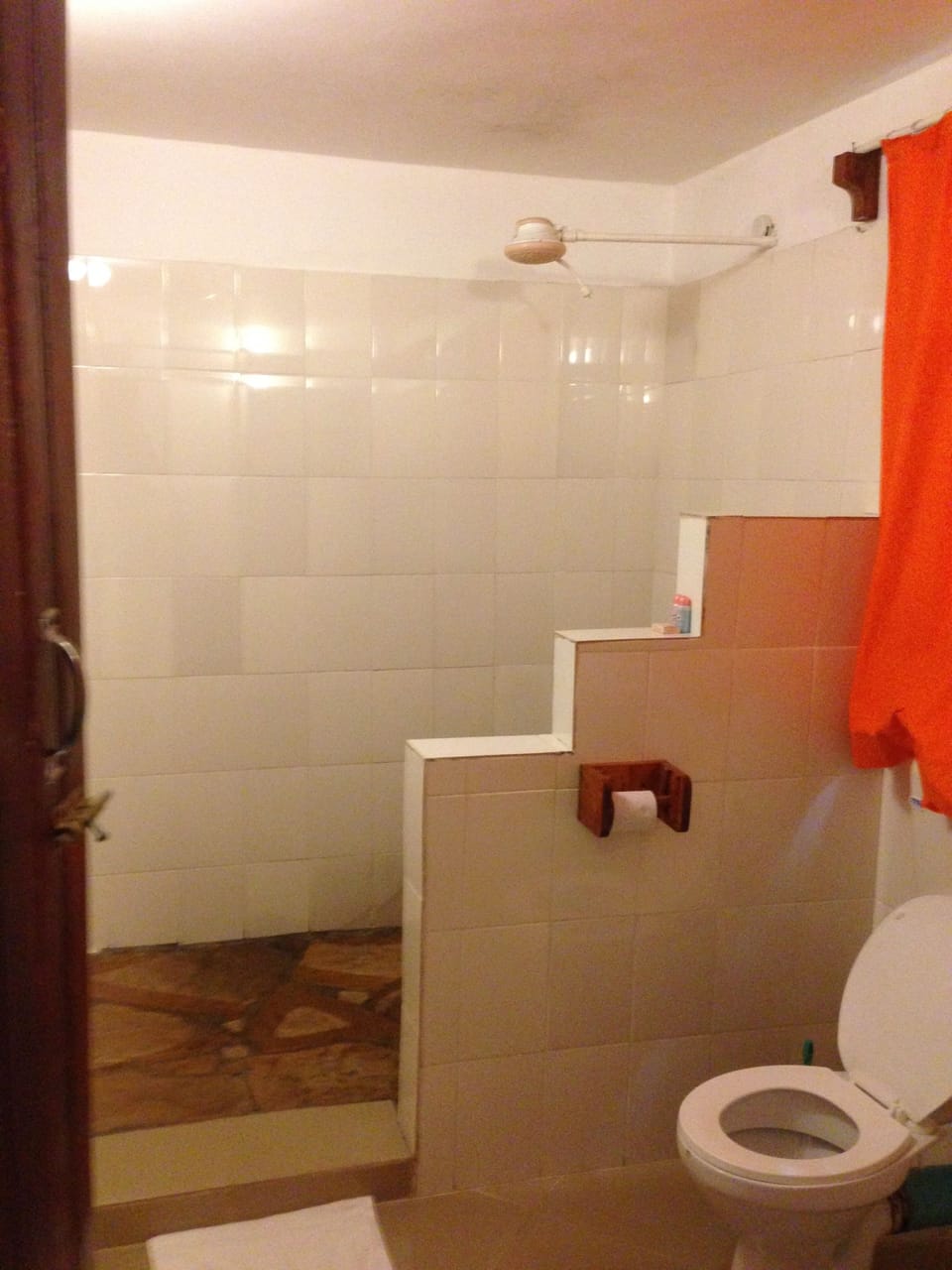 Single Room | Bathroom | Shower, free toiletries, towels