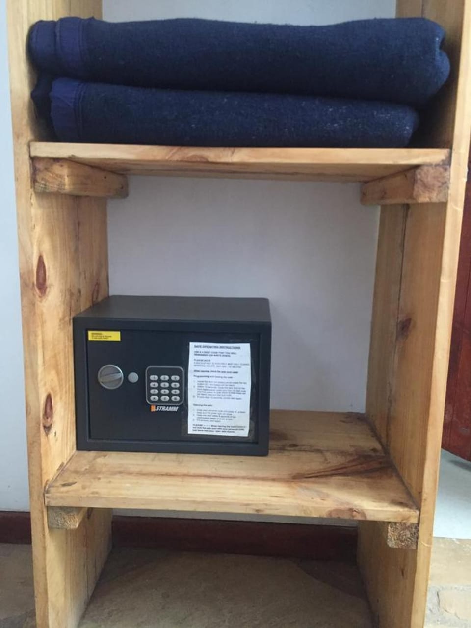 In-room safe, bed sheets